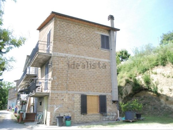casa semindipendente in vendita a Monteleone d'Orvieto