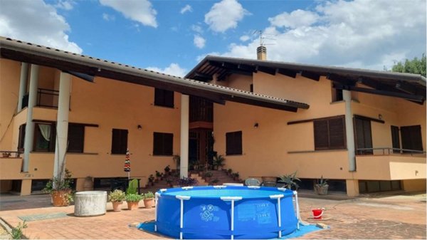 casa indipendente in vendita a Monteleone d'Orvieto in zona Colle