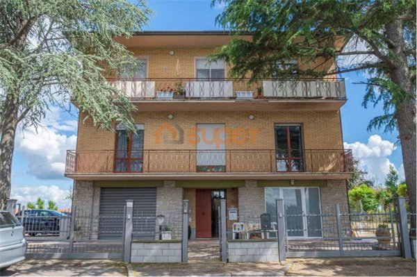 casa indipendente in vendita a Monteleone d'Orvieto in zona Colle