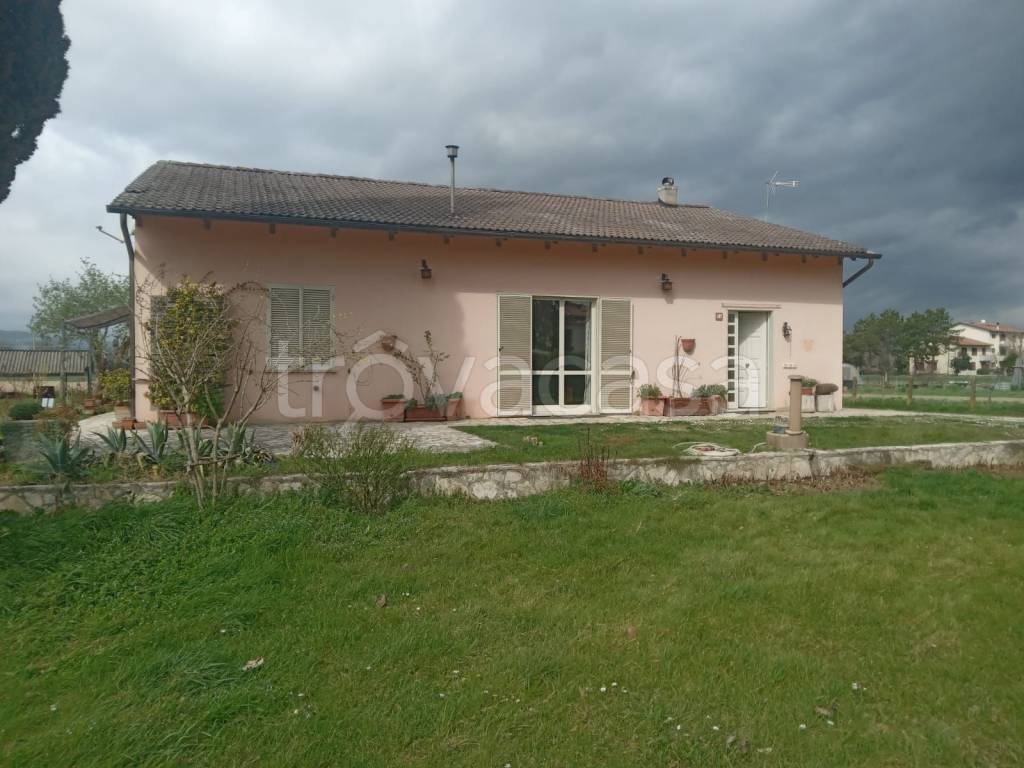 casa indipendente in vendita a Narni