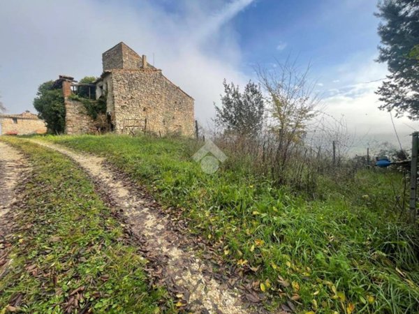 casa indipendente in vendita a Narni