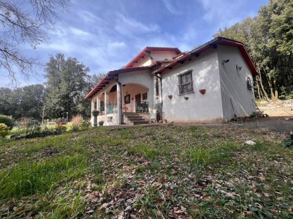 casa indipendente in vendita a Narni
