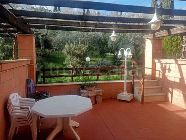 casa indipendente in vendita a Narni in zona Santa Lucia