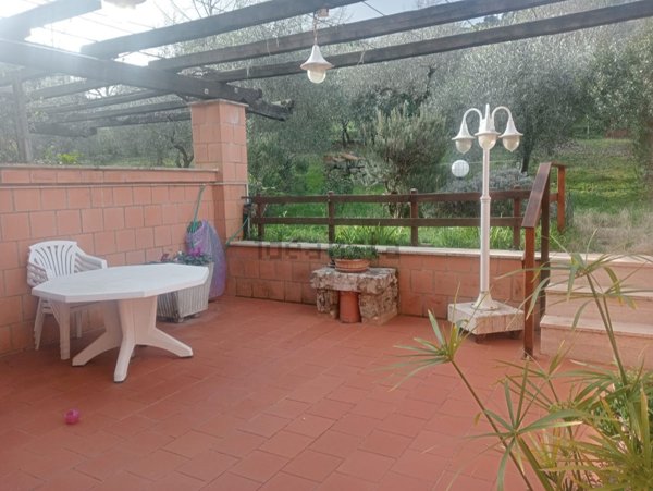 casa indipendente in vendita a Narni in zona Santa Lucia
