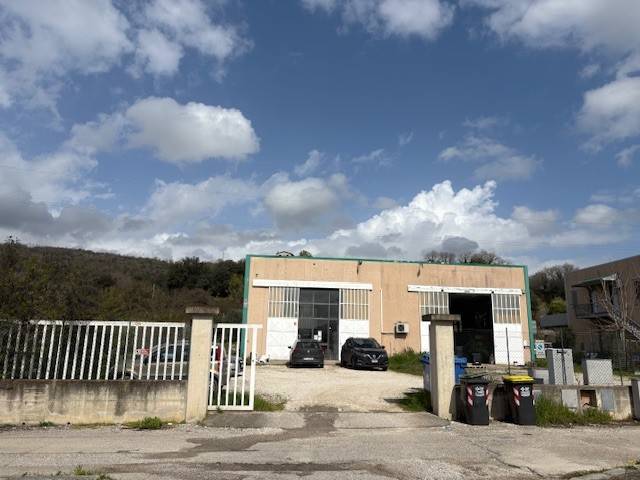 locale commerciale in vendita a Narni