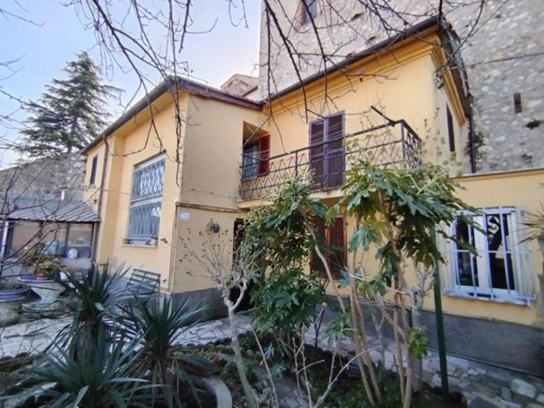 casa indipendente in vendita a Narni