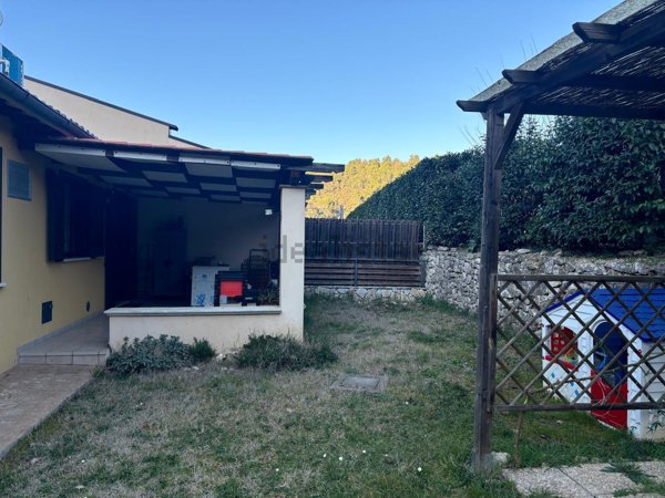casa indipendente in vendita a Narni