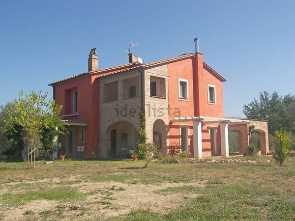 casa indipendente in vendita a Narni