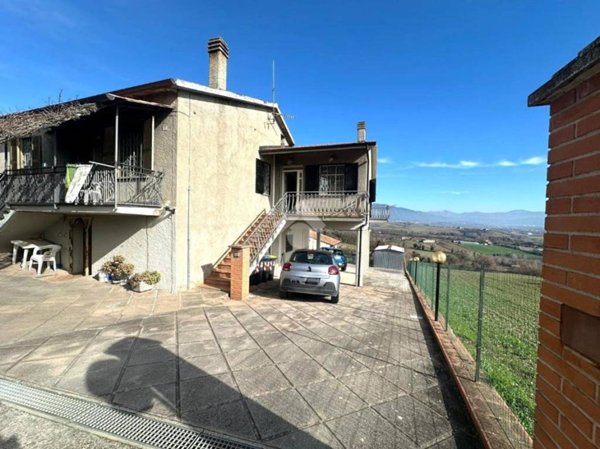 casa indipendente in vendita a Narni
