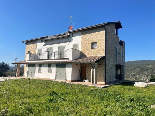 casa indipendente in vendita a Narni