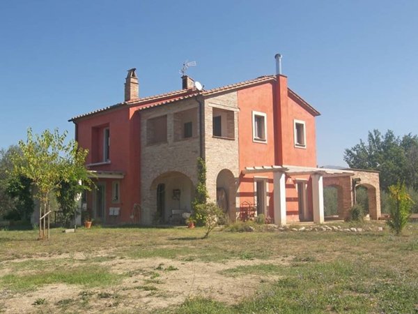 casa indipendente in vendita a Narni