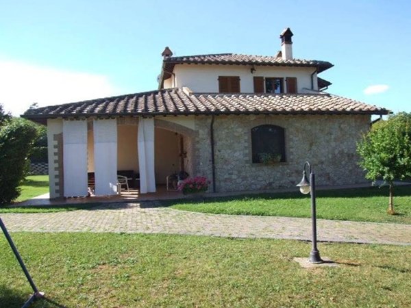 casa indipendente in vendita a Narni