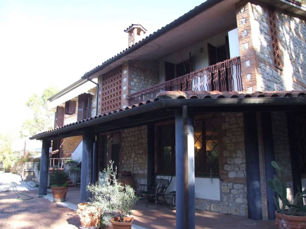 casa indipendente in vendita a Narni