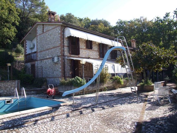 casa indipendente in vendita a Narni
