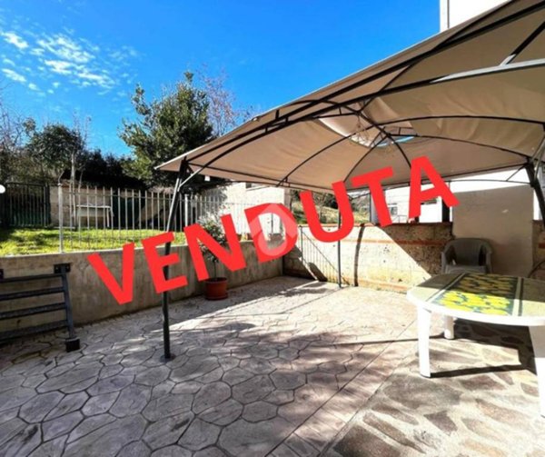 casa indipendente in vendita a Narni
