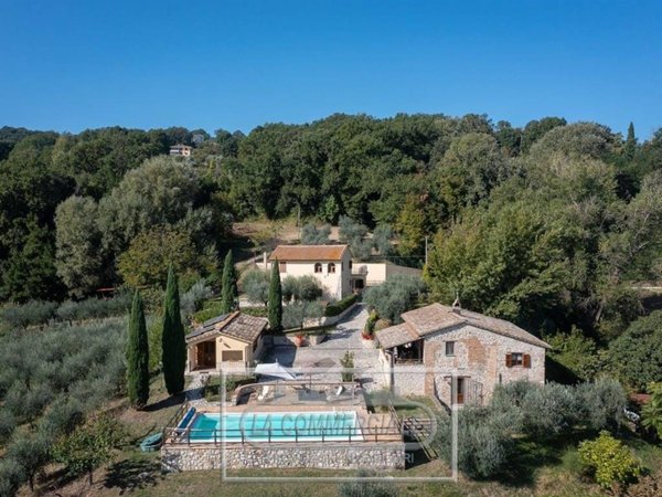 casa indipendente in vendita a Narni