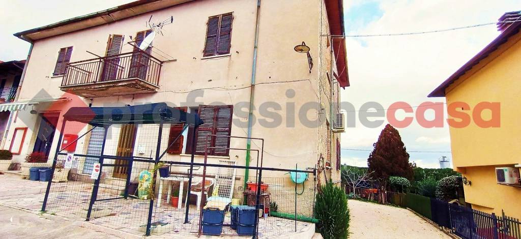 casa indipendente in vendita a Narni