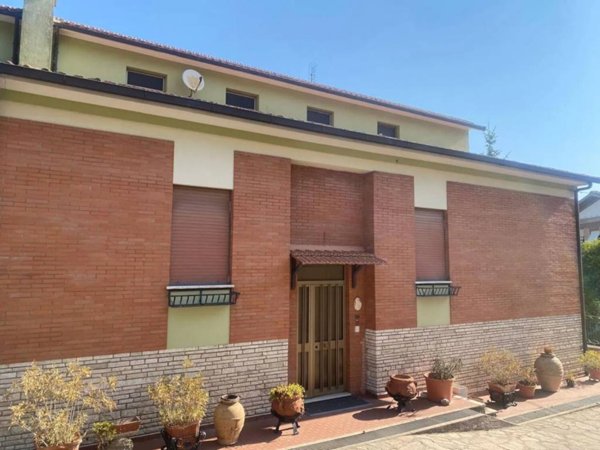 casa indipendente in vendita a Narni