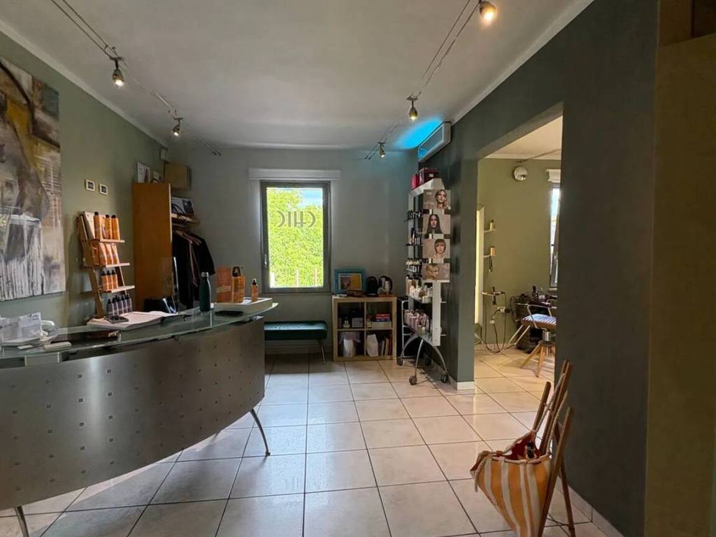 negozio in vendita a Narni in zona Narni Scalo