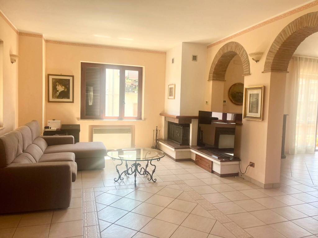 casa indipendente in vendita a Narni in zona Santa Lucia