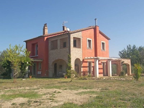 casa indipendente in vendita a Narni