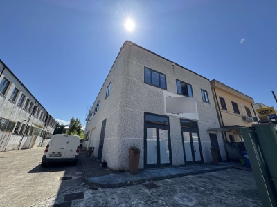 locale di sgombero in vendita a Narni