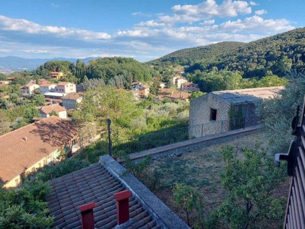 pentavano in vendita a Narni in zona Capitone