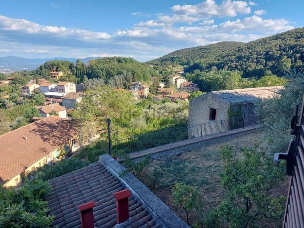 pentavano in vendita a Narni in zona Capitone