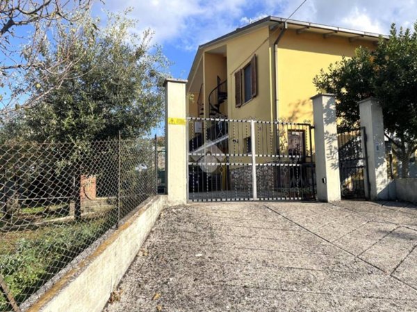 casa indipendente in vendita a Narni in zona Santa Lucia