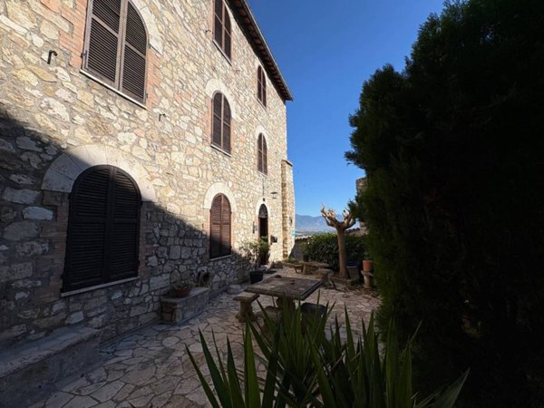casa indipendente in vendita a Narni