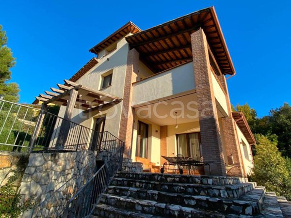 casa indipendente in vendita a Narni