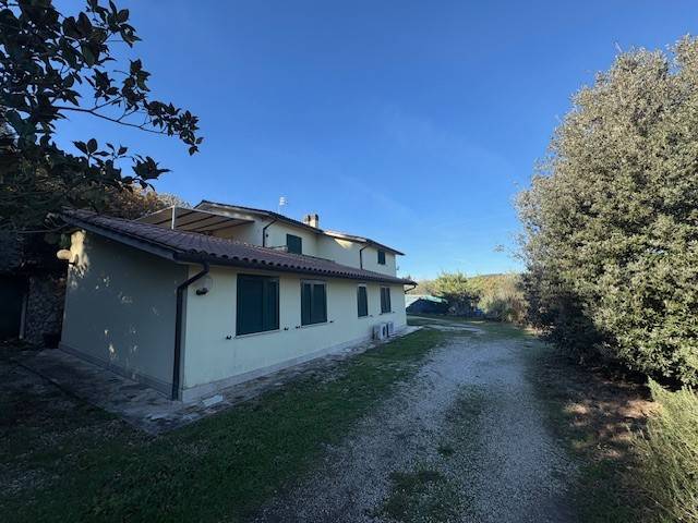 casa indipendente in vendita a Narni