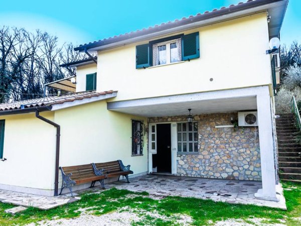 casa indipendente in vendita a Narni