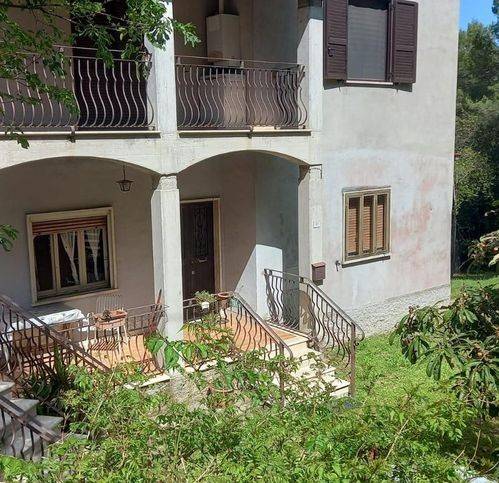 casa indipendente in vendita a Narni