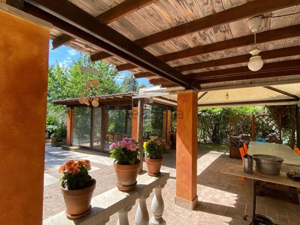 casa indipendente in vendita a Narni