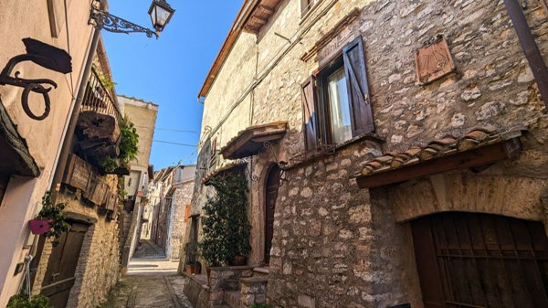 pentavano in vendita a Narni in zona Itieli