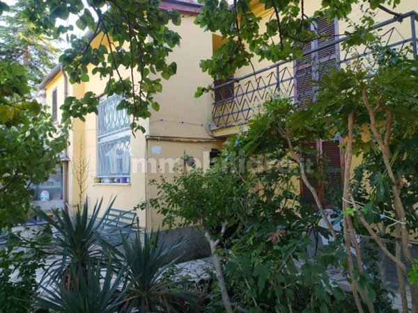casa indipendente in vendita a Narni