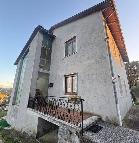 casa indipendente in vendita a Narni