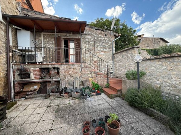 casa indipendente in vendita a Narni