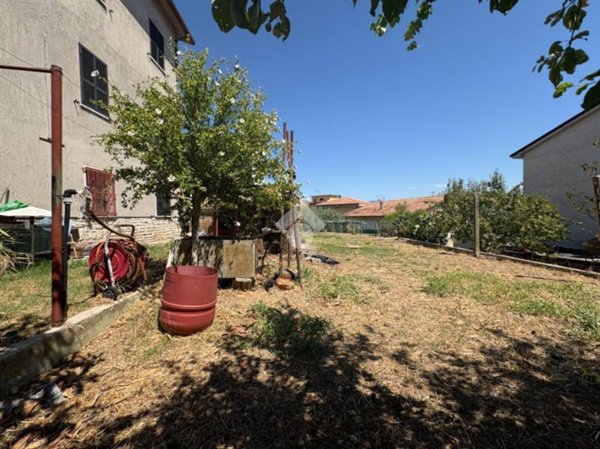 casa indipendente in vendita a Narni in zona Santa Lucia