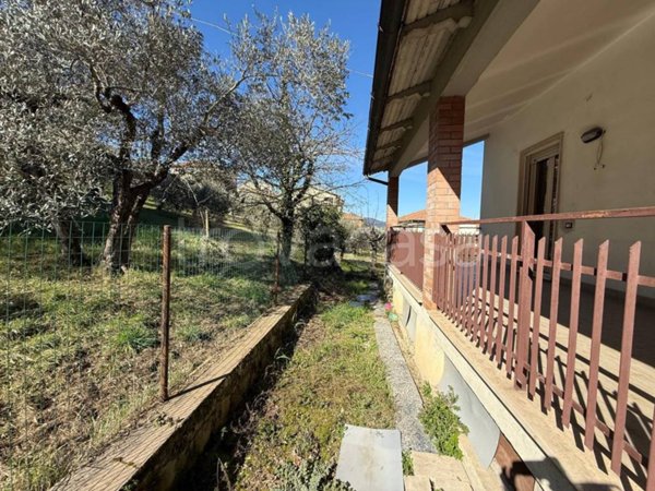 casa indipendente in vendita a Narni in zona Santa Lucia