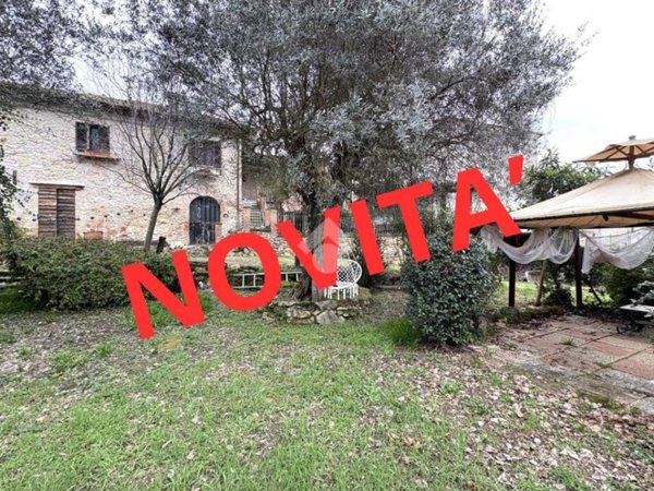 casa indipendente in vendita a Narni