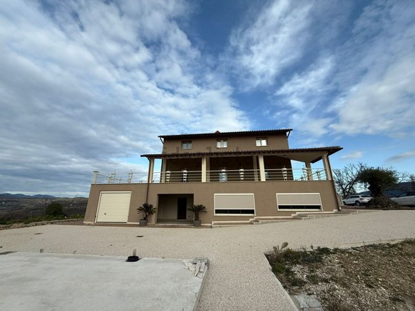 casa indipendente in vendita a Narni