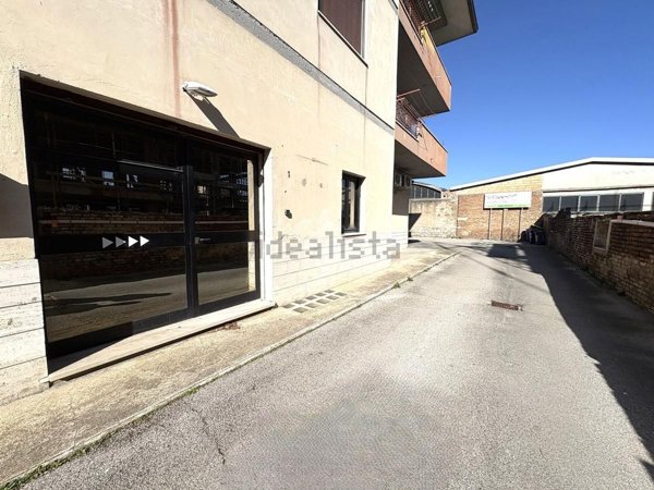 locale commerciale in vendita a Narni in zona Narni Scalo