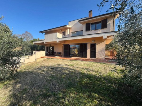 casa indipendente in vendita a Narni