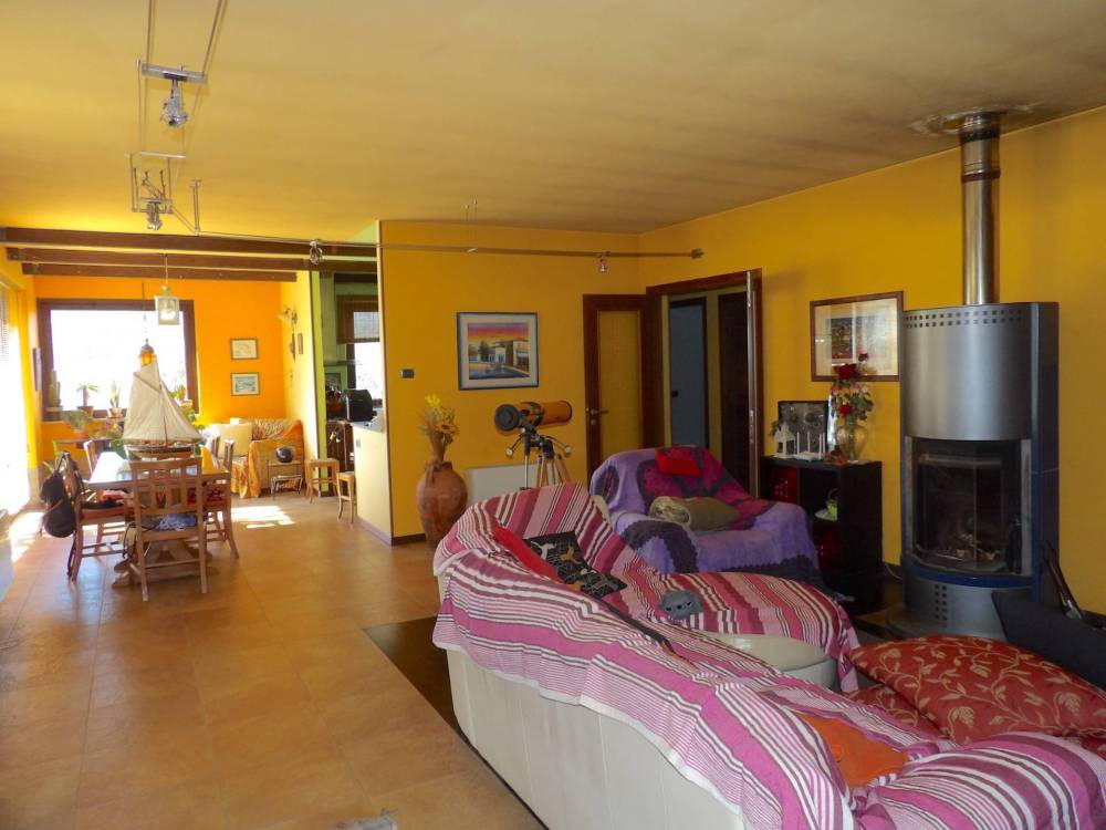 locale commerciale in vendita a Narni in zona Taizzano