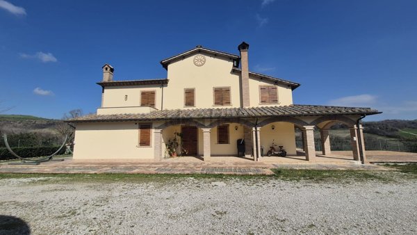 casa indipendente in vendita a Narni