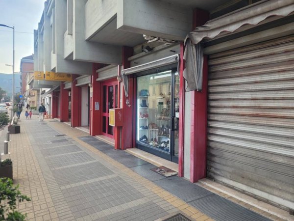 negozio in vendita a Narni in zona Narni Scalo