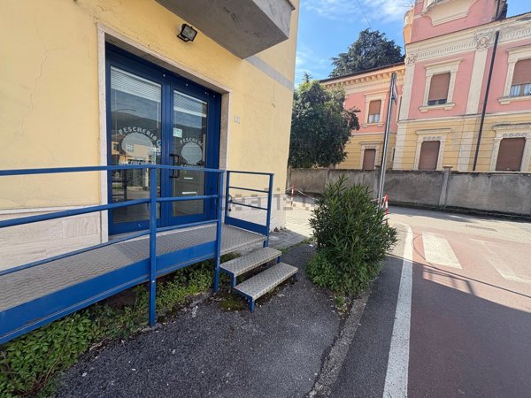 locale commerciale in vendita a Narni