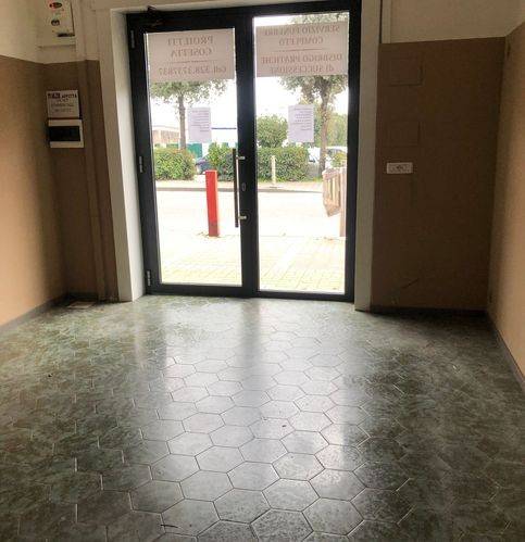 negozio in vendita a Narni in zona Narni Scalo